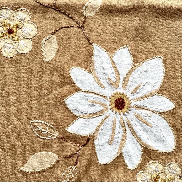 Alfred Dunner Short Sleeve Sweater with Appliqué Floral Detail - Picture 6 of 11